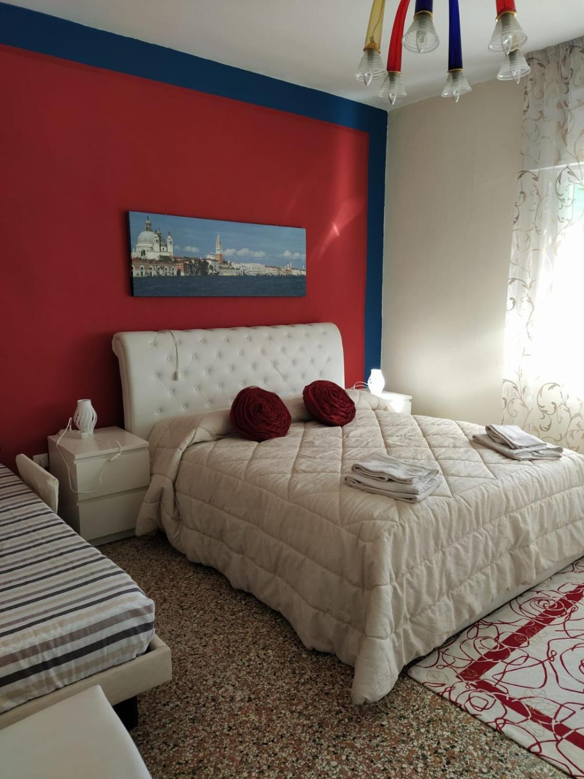 With Children In Venice Apartment