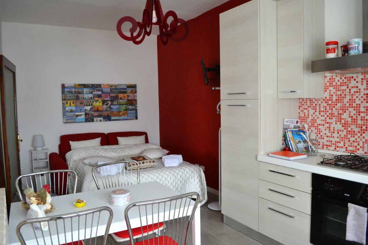 With Children In Venice Apartment *